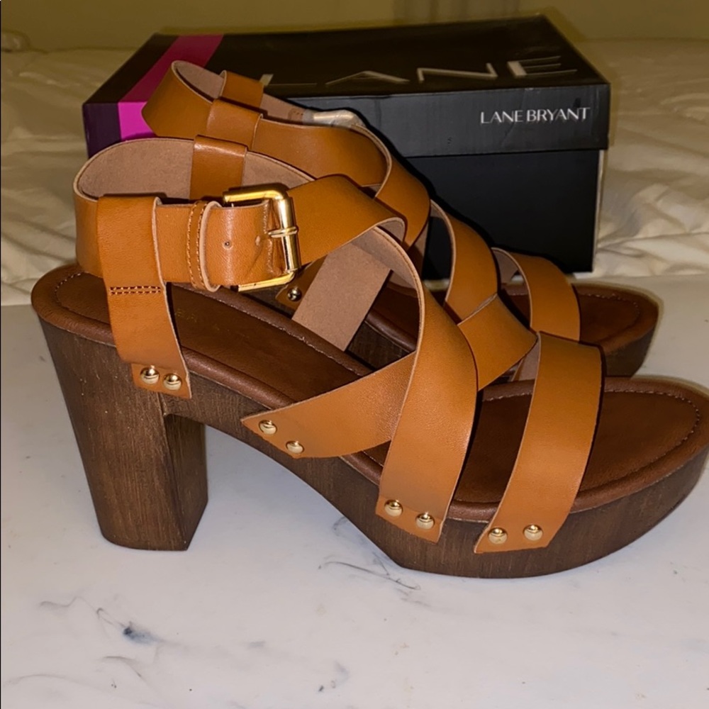 Size 11w Brown faux leather stacked heel sandal